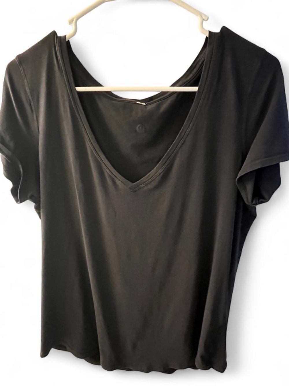 Women’s Black Lululemon V-Neck Tee - Picture 2 of 5